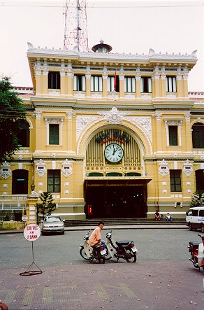 hcmc_postoffice.jpg (45675 bytes)